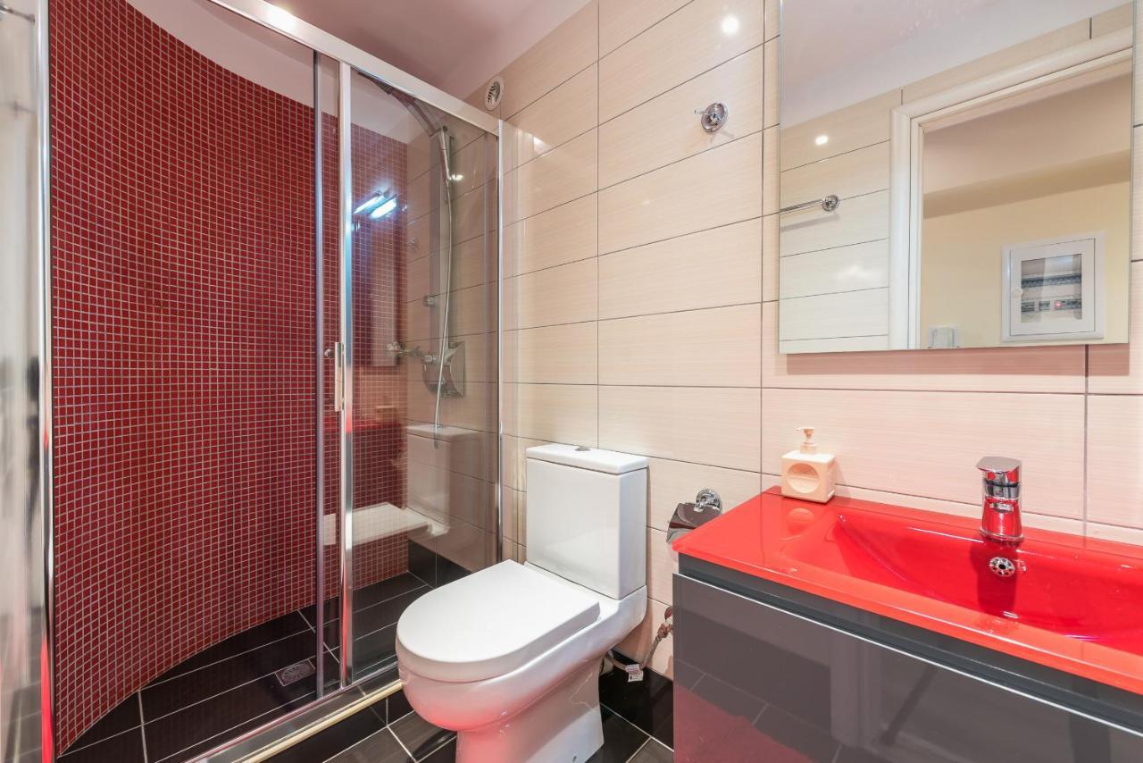 An Impressive 2 Bdr Apt In Glyfada Athènes Extérieur photo